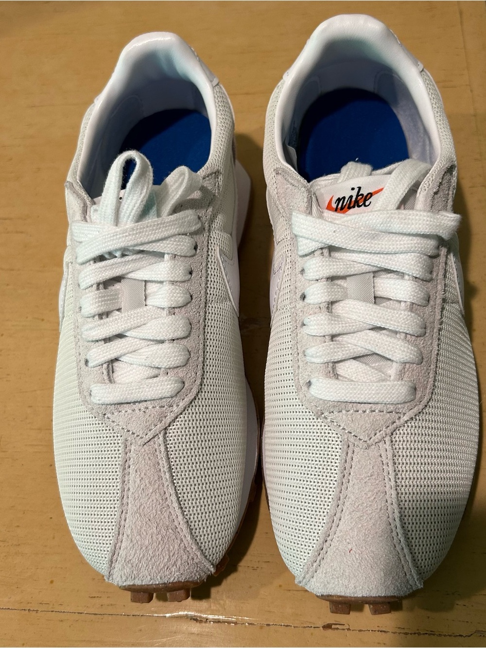 Nike women’s LD-1000 Summit White Sail Gum running shoe in size 7